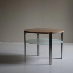 Bord med ben i rostfritt stål och ekskiva