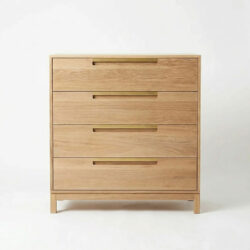 Svensktillverkad byrå i ek